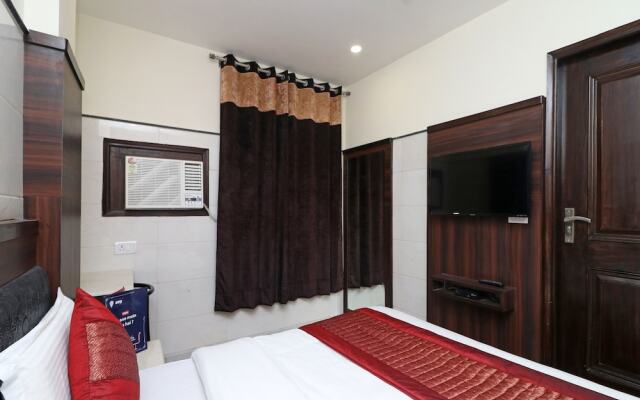 OYO 11594 Hotel TVS