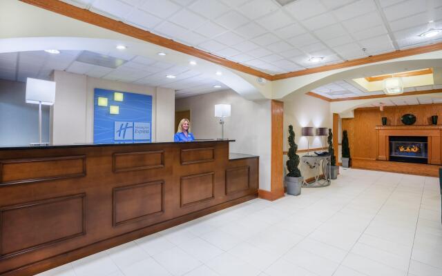 Holiday Inn Express Hotel & Suites Woodbridge, an IHG Hotel