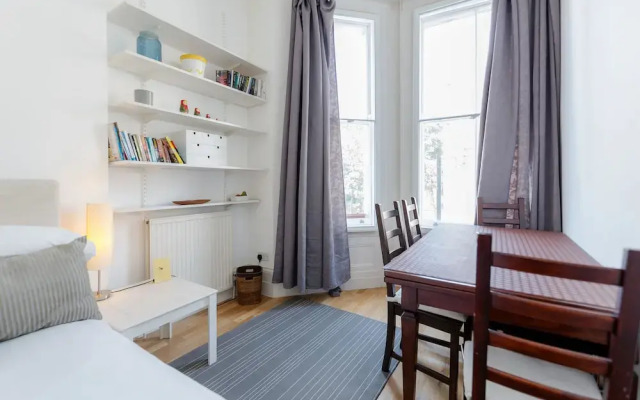 Philbeach Balcony- 2bed flat in Earls Ct