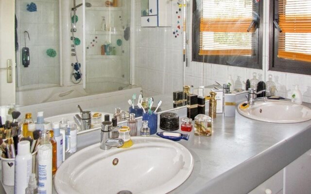 Idyllic house near the sea