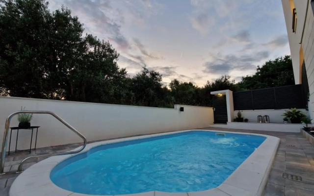 Apartman Marčelina 1 with private pool