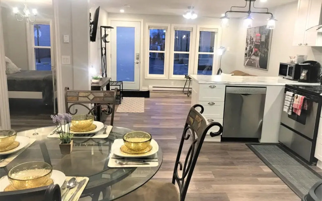 Esther's Place-Carleton Place Downtn Apartment