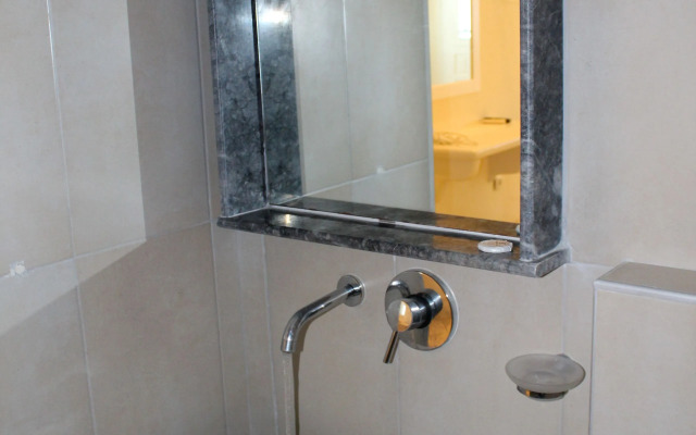 Sea View Apartments & Studios