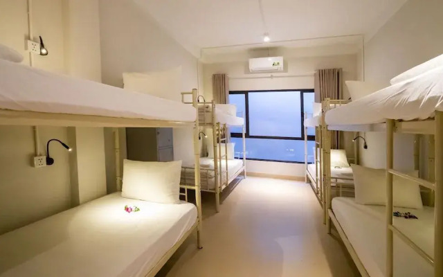 Backhome Hotel - Hostel