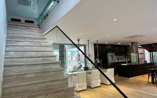Mans o 6 Suites Riviera