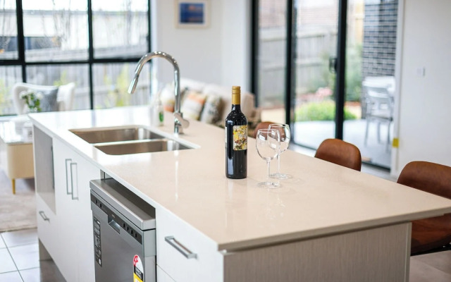 StayAU 5BR Family Getaway GreaterGeelong in Duneed