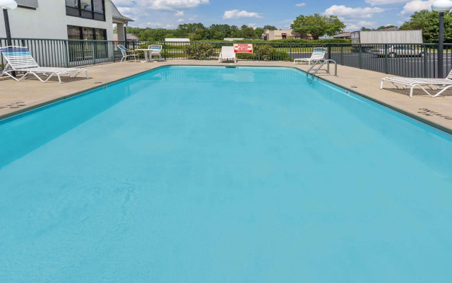 Days Inn by Wyndham Sanford