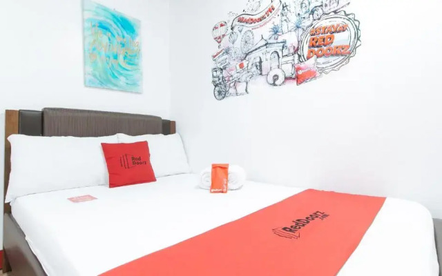 RedDoorz near Quirino Station