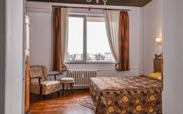 FM Deluxe 1-BDR Apaprtment - Elegant & Authentic