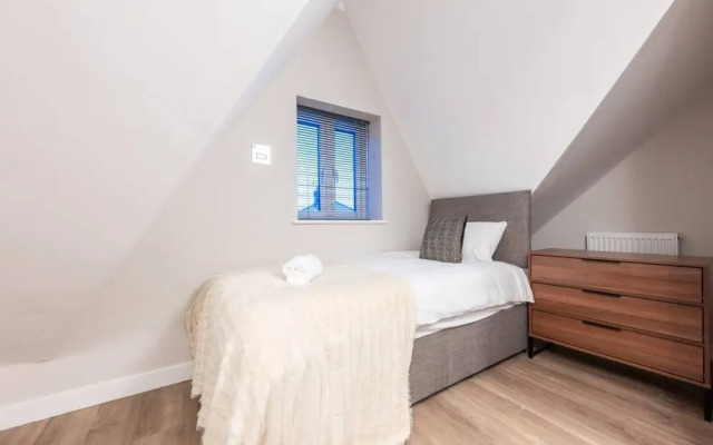 Luxurious 2 Bed Central Cardiff Free EV Charge