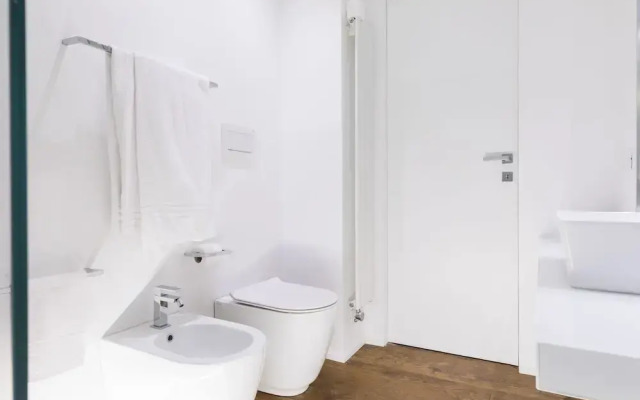 A World Aparts - 104 Frattina