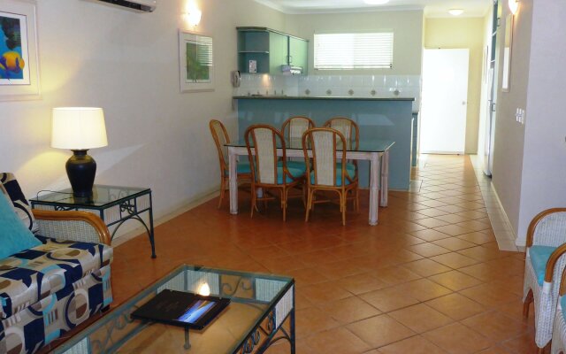 Palm Cove Tropic Apartments