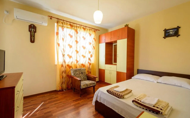 Apartment Yanevi