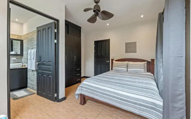 Relaxing 2 BR  Beach & Pool  Condo Unit2