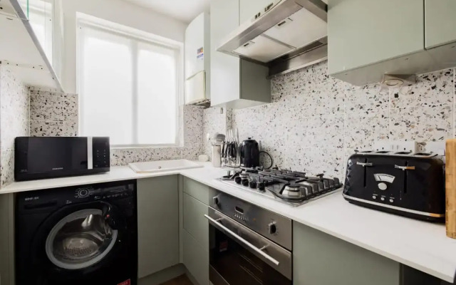 The Stephens Terrace Escape - Lovely 1BDR Apartment with Balcony