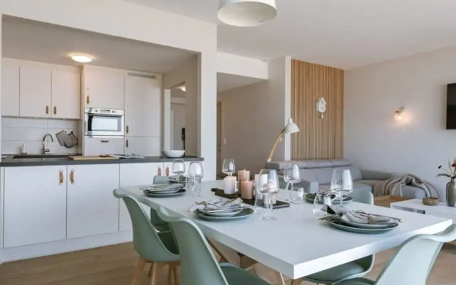 Bright Seaview Apartment in Oostende
