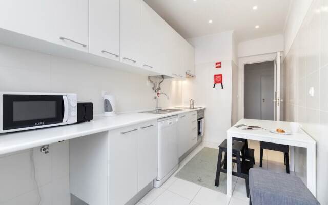 Minimalist 2bdr Apt in Lisbon, Excellent Location