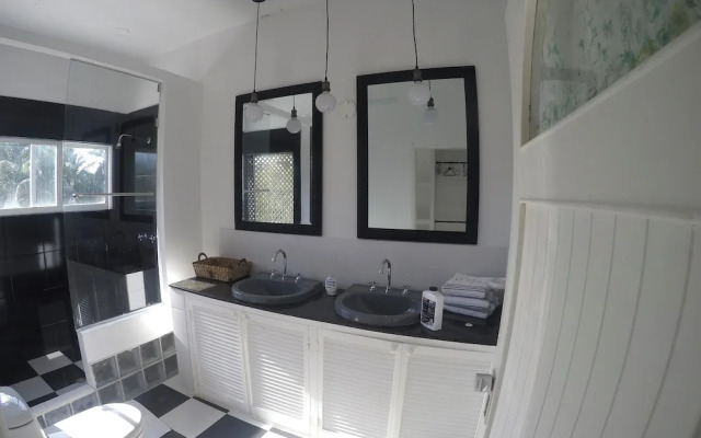 Ocean View Sai, Five Bedroom Holiday Home