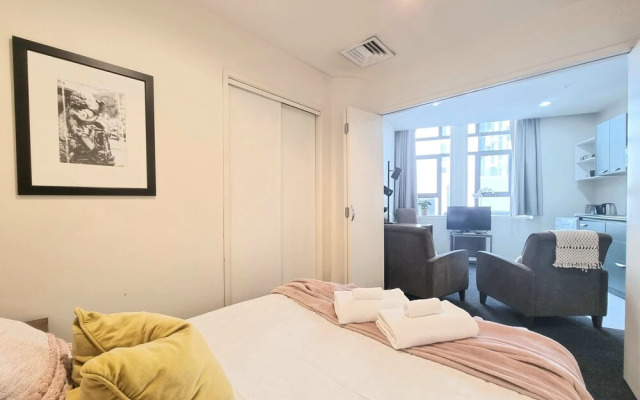 Bright & Cozy 1BR - Kitchen - Laundry