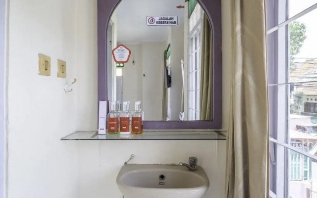 Syahransah Guest House by Oyo Rooms