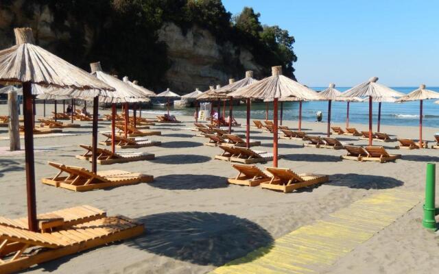 3 Bedroom Apartment Ulcinj