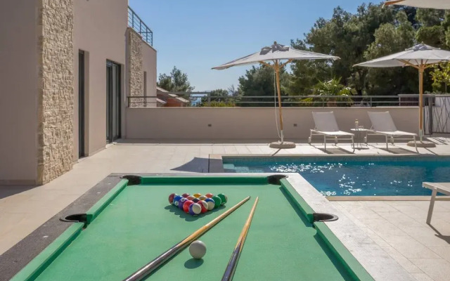 Luxury Villa Juliet with Heated Pool