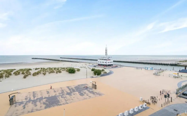 Moderne Studio Met Fantastisch Frontaal Zeezicht