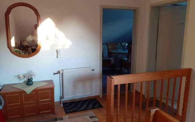 "lake View" Modern Retreat