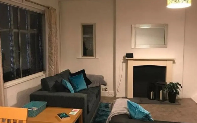 Chic Holiday Home in Manchester near Sheen Gardens
