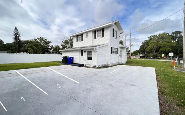 Comfortable Room Rentals Outlets & Kingsky Academy