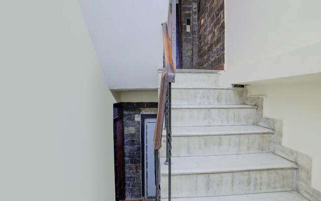 OYO 27979 Krishna Residency