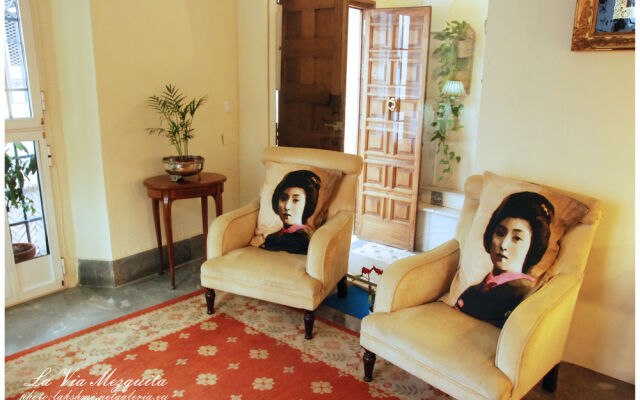 Sevilla Embassy All i-n eed