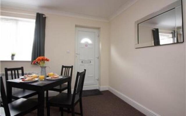 Stayzo Penthouse Accommodation 2- Premier Lodge