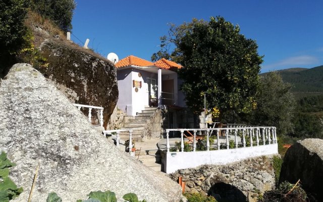 House With 3 Bedrooms in Ansiães, With Wonderful Mountain View, Furnis