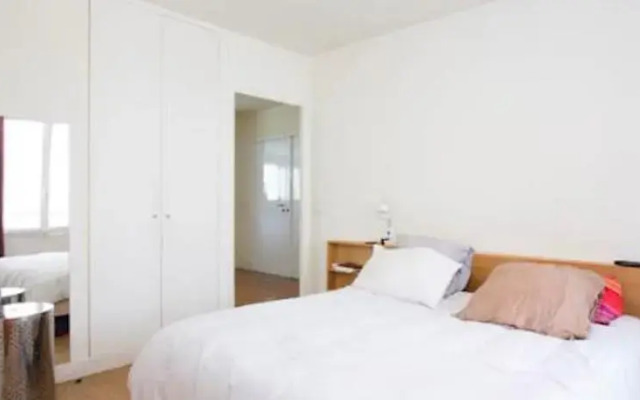 Great Design And Eiffel Tower Flat