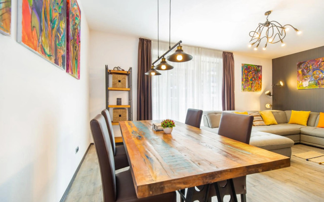 Art Gallery Apartment in Silver Mountain