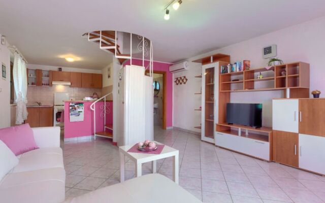 Holiday Home Nikolina (ROJ412)