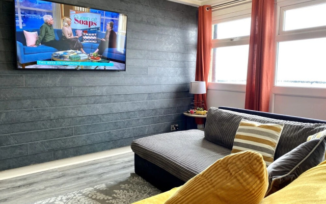 Kennedy House - Beachfront