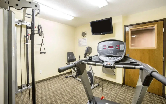 Econo Lodge Inn And Suites