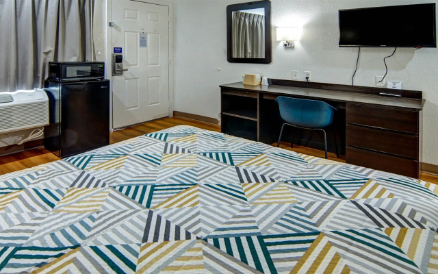 Motel 6 Longview, TX