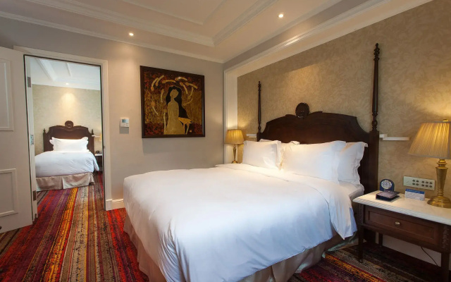 The Lapis Hotel