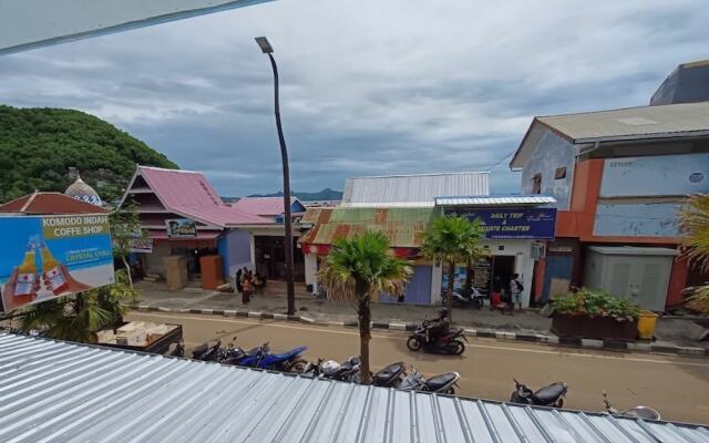 Komodo Indah Hotel