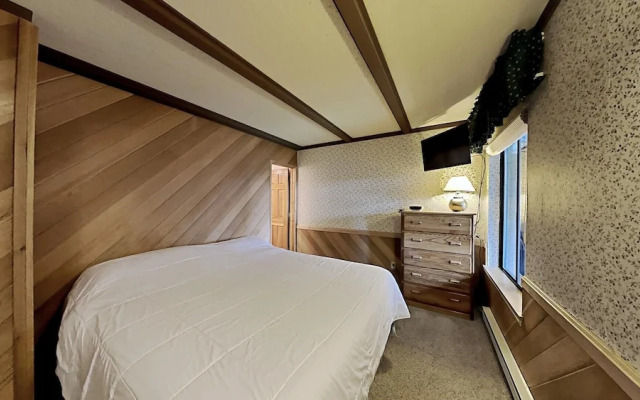 Slopeside 1849 Condos - Comfortable 3 BR Condos With Full Kitchens