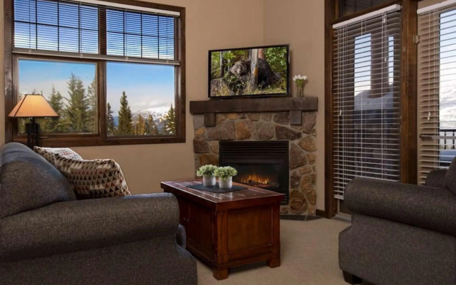 Glacier Mountaineer Lodge