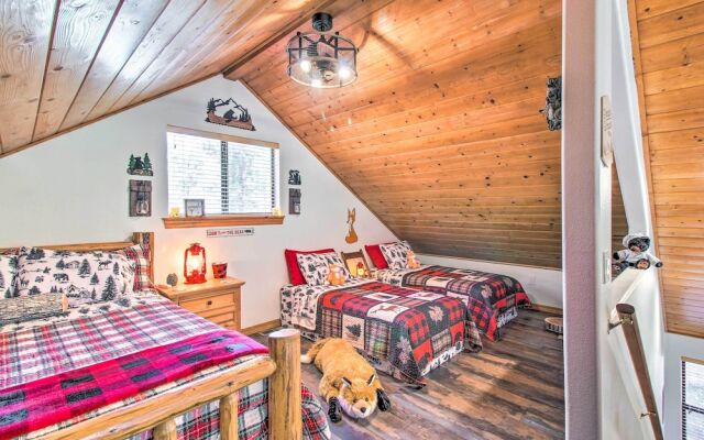 Pinetop Retreat w/ Fire Pit & Game Room!