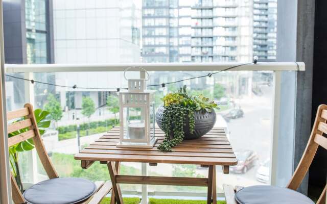 QuickStay - Premium 2-Bedroom with CN Tower & Lake Views