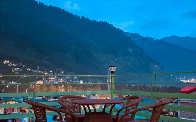 Hotel Gingar, Near Mall Road Manali