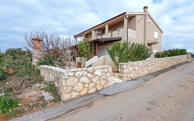 Modern Holiday Home in Mandre with Barbeque