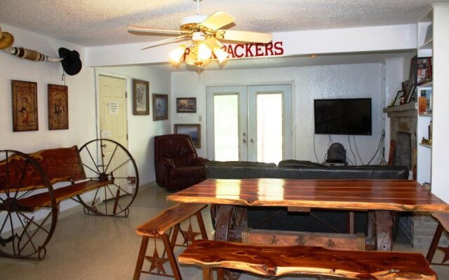 The Wild Wild West Dallas Irving Backpackers' Guesthouse