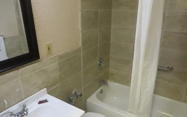 Budgetel Inn & Suites